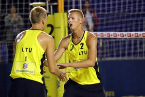  Vilniaus universiteto atstovai laimėjo studentų paplūdimio tinklinio čempionatą