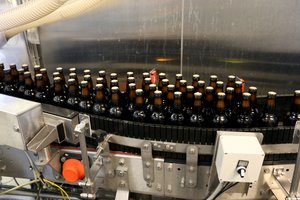 Pardavimas smuko, alkoholio gamintojai gelbėsis jungtuvėmis    