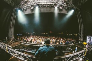 12-asis festivalis „Sūpynės“: nauja vieta, keturios scenos ir ryškūs vardai