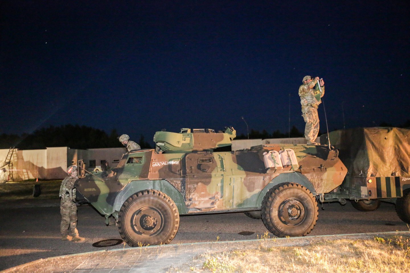 NATO sąjungininkų karinė technika į Lietuvos teritoriją įvažiavo naktį. <br> G. Bitvinsko nuotr.