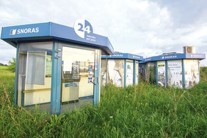 Neįtikėtinas vaizdas laukuose: „Snoro“ kioskeliuose – įdomūs radiniai