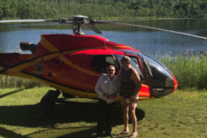 Vasariška Arvydo Sabonio akimirka – šalia bičiulio sraigtasparnio