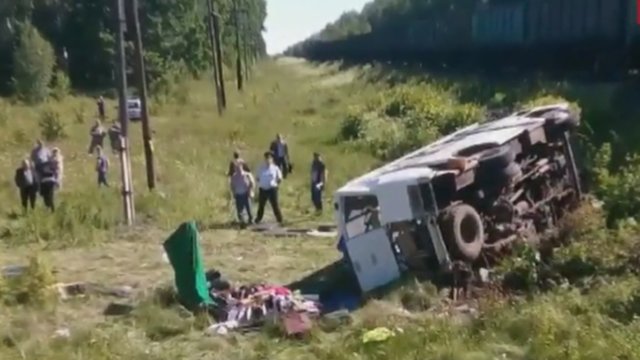 Rusijoje susidūrus traukiniui ir autobusui žuvo 4 žmonės, yra sužeistų