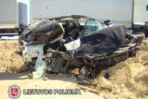 Avarija „Via Baltica“: buvo uždarytas kelias, sužeisti du estai, tarp jų – vaikas