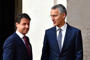 NATO ir Italija sutaria, kad požiūris į Rusija turi būti grindžiamas gynyba ir dialogu