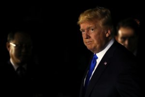 D. Trumpas prieš derybas su Kim Jong-unu paskambino Pietų Korėjos ir Japonijos vadovams