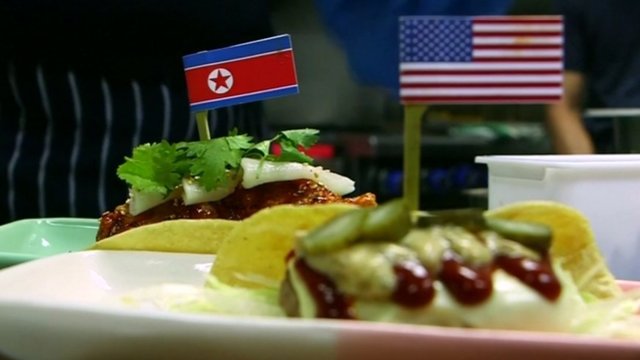 Parodė, kaip atrodytų D. Trumpo ir K. Jong-uno susitikimas, jei tai būtų maistas