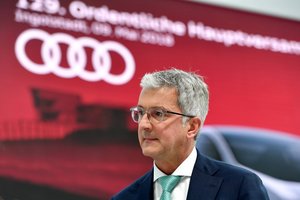 Vokietijos pareigūnai atliko kratą „Audi“ vadovo namuose, jam pateikti kaltinimai