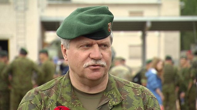 Lietuvos kariuomenės vadas bandė įminti NATO karių avarijų mįslę