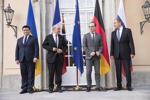 Europos lyderiai atsargiai viliasi atgaivinti Ukrainos taikos procesą