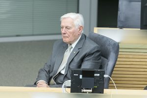 V. Adamkus politinių skandalų komentuoti net nenori: „Tiek to – patylėkime“