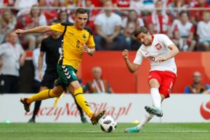 Per savo palydėtuves lenkai gėdingai suspardė Lietuvos futbolo rinktinę