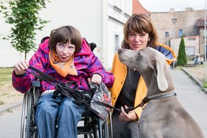 Visiškas absurdas: vilnietė verčiama įsivaikinti savo pačios dukrą