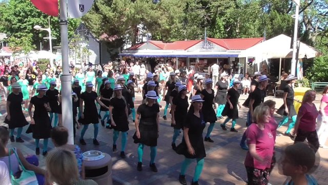 Palangoje vykęs festivalis nustebino dalyvių gausa – šoko visa gatvė