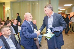 Į aštrias P. Auštrevičiaus kalbas E. Gentvilas moja ranka: šneka vėjus