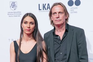 Priekabiavimo skandalo lydimas Šarūnas Bartas drąsiai žengė raudonuoju kilimu