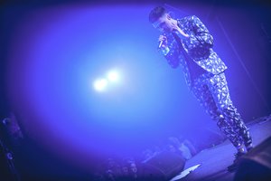 Niko Barisas pristato naują dainą „Butas, kuriame gyvenom”