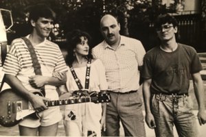 Dž. Butkutė pasinėrė į jautrius prisiminimus: „Po koncertų puolu artimiesiems į glėbį ir verkiu”