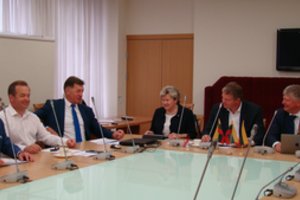 "Socdemdarbiečiai" susitiko su ministru K. Navicku, bet klausimų liko daugiau negu atsakymų