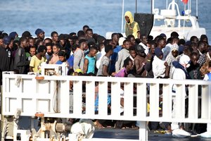Italijos ir Prancūzijos lyderiai ruošiasi susitikimui, tvyrant įtampai dėl migrantų laivo