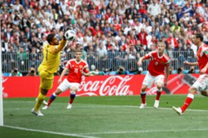 Rusijos spauda deklaruoja meilę nustebinusiai futbolo rinktinei ir augina vilties ūsus