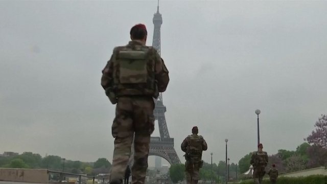Paryžiaus valdžia ruošia Eifelio bokštą galimoms teroristų atakoms