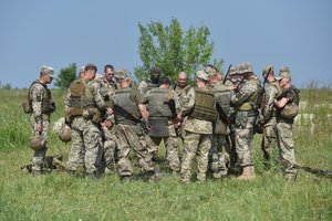 Rytų Ukrainoje žuvo du ukrainiečių kariai, dar šeši sužeisti