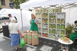 Žolynų turgų Vilniuje išdžiovino sausra: vaistažolių mažai, bet alaus ir dešrų – sočiai