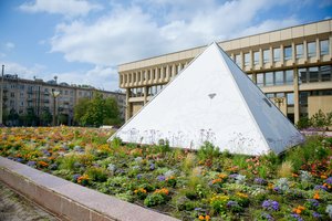 Dingo išardyto Seimo fontano purkštuvai