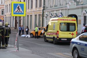 Maskvos centre automobilis rėžėsi į sirgalių būrį, sužeisti 7 žmonės