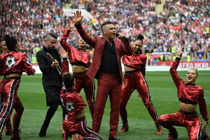 Robbie Williamso vidurinis pirštas ir ar V. Putinas mėgsta kvailius