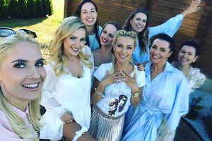 Laura Navikaitė mergvakarį šventė geriausių draugių būryje