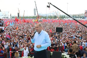Turkijoje prieš įtemptus rinkimus – R.T.Erdogano palaikymo mitingas