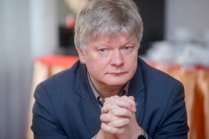 Ministras K. Navickas atsakymuose Seimui sako nusišalinęs nuo buvusios darbovietės reikalų