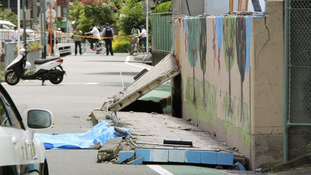 Siaubingi vaizdai iš Japonijos: žemę purtė stiprus drebėjimas, žuvo 3 žmonės