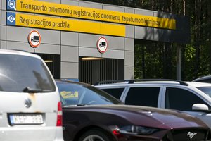 Kauno automobilių turgaus vadovas apie prasidėjusius reidus: „Jeigu prasitarsiu – iškart problemos“