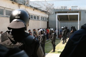 Po skandalingų kalinių išgertuvių – griežtas atsakas: nušalintas vadovas, atliktos kratos