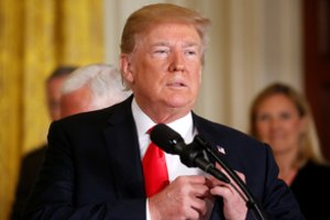 D. Trumpas planuoja naujus muitus iš Kinijos importuojamoms prekėms