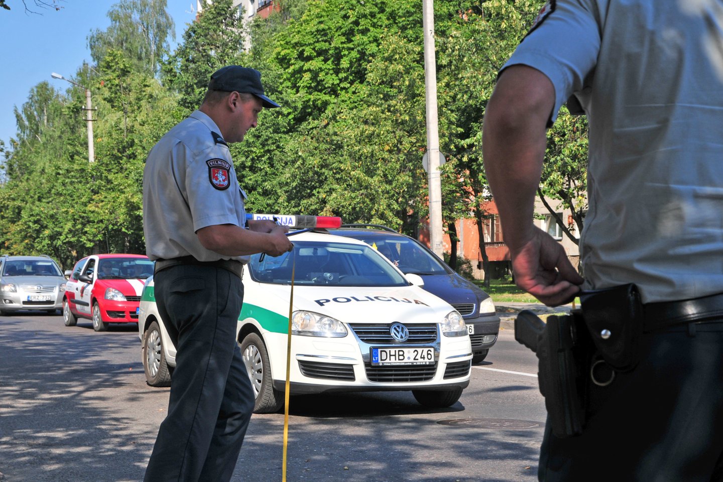 Pranešimas Vilniaus policijai, kad BMW perėjoje partrenkė moterį, nepasitvirtino.<br> A.Vaitkevičiaus asociatyvi nuotr.