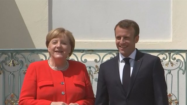 Angela Merkel nebesipriešina atskiro euro zonos šalių biudžeto idėjai