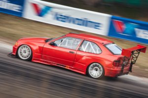 Vienodas padangas susimontavę lenktynininkai žada aštrią konkurenciją