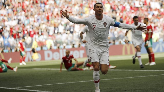Cristiano Ronaldo tęsia įvarčių šou pasaulio čempionate Rusijoje