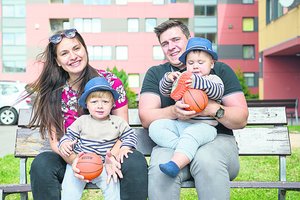 Brolių Lavrinovičių bendrapavardžiai dvyniai jau stebi „dėdžių“ kovas