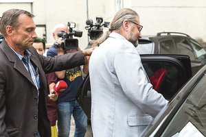 Nuo pareigų nušalinti Panevėžio meras ir jo patarėja paleisti į laisvę