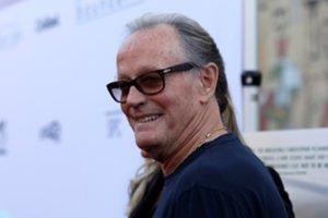 Peteris Fonda atsiprašė už „vulgarias“ tviterio žinutes apie Barroną Trumpą
