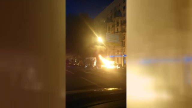 Maskvoje avariją sukėlę jaunuoliai pražudė du žmones ir patys sudegė mašinoje