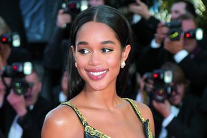 Laura Harrier: jauna revoliucionierė, avinti „Louis Vuitton“ bateliais