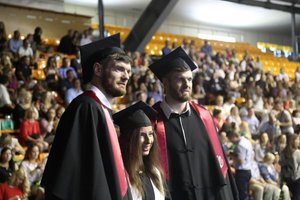 Broliams Lavrinovičiams ir Andriui Gudžiui įteikti sporto bakalauro diplomai