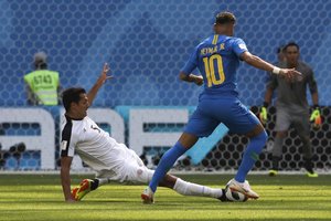 Brazilija vaikščiojo plonu ledu: tik rungtynių pabaigoje palaužė Kosta Riką