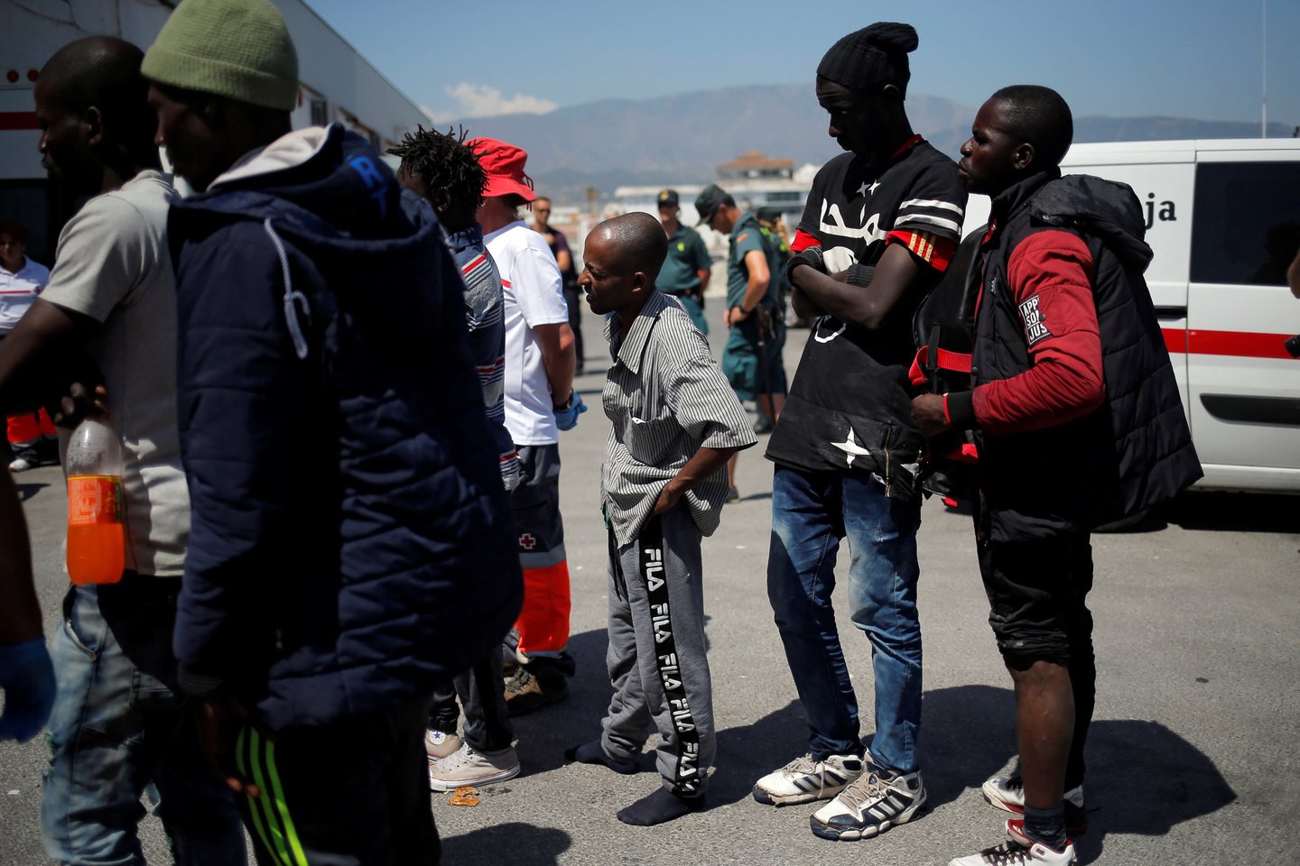  Italija ir Graikija, į kurias atvyksta daugiausiai migrantų, ragina kitas ES šalis sąžiningiau paskirstyti šią naštą.<br> Reuters/Scanpix nuotr.